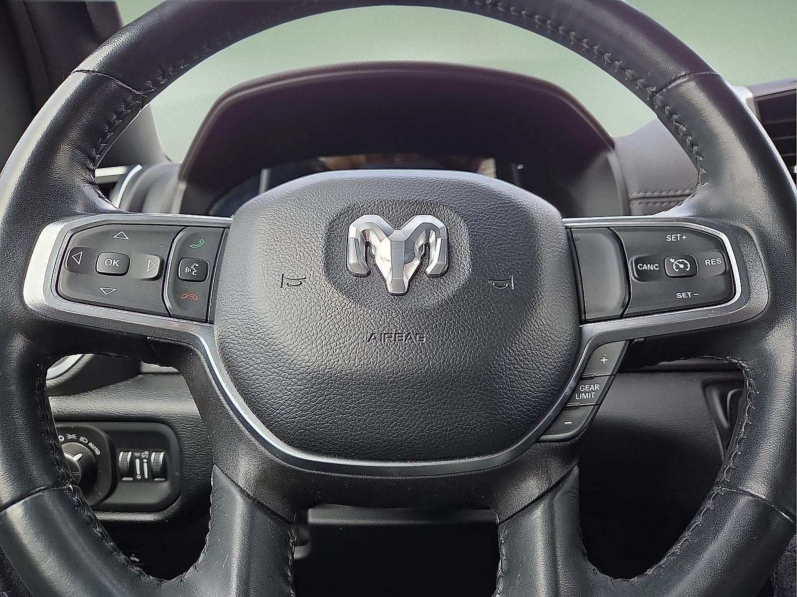 2022 RAM 1500 Laramie Crew Cab 4x4 5'7' Box