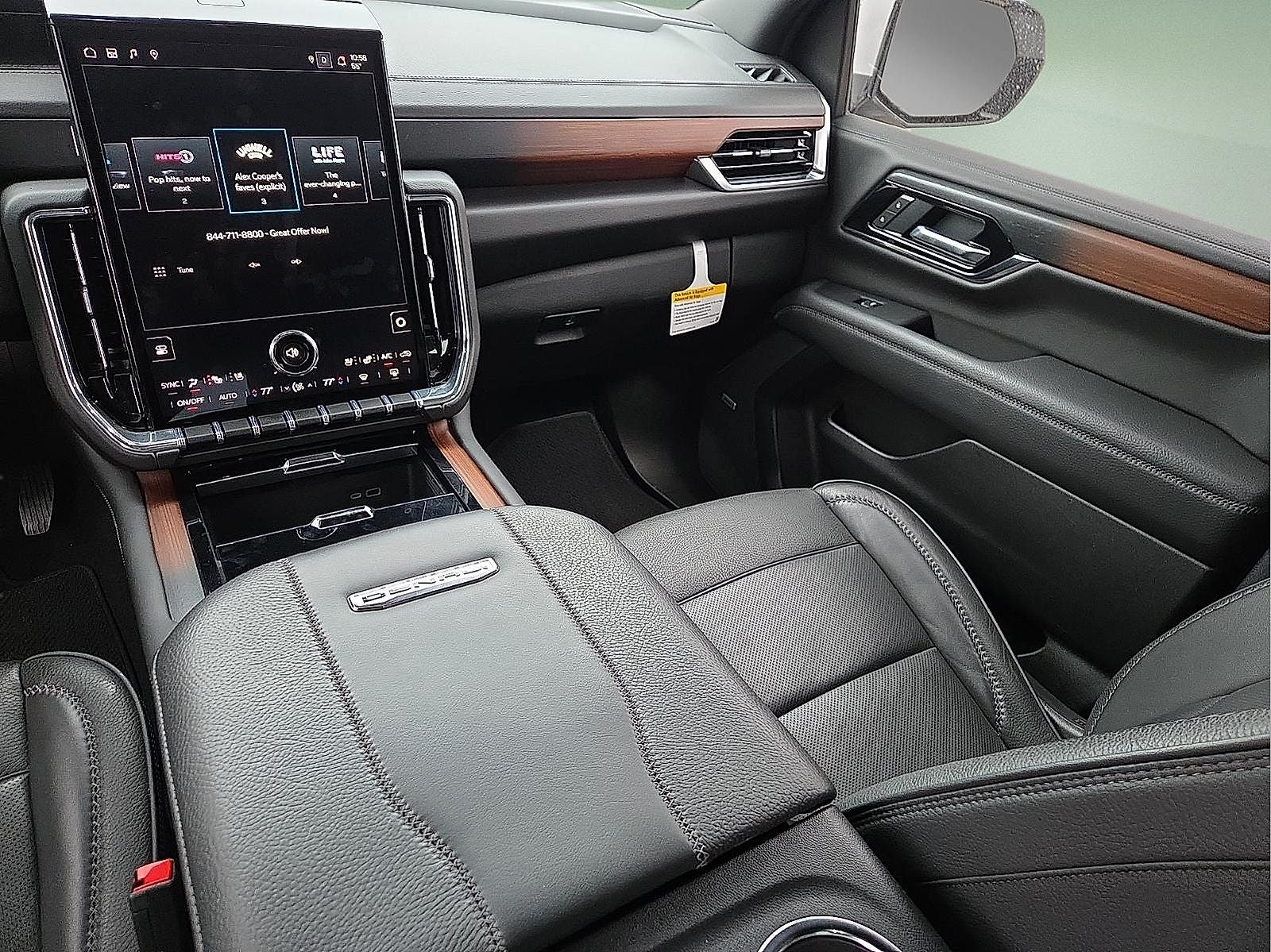 2025 GMC Yukon 4WD Denali