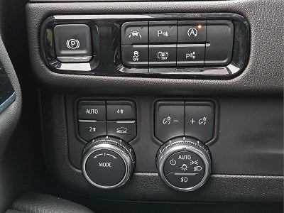 2025 GMC Yukon 4WD Denali