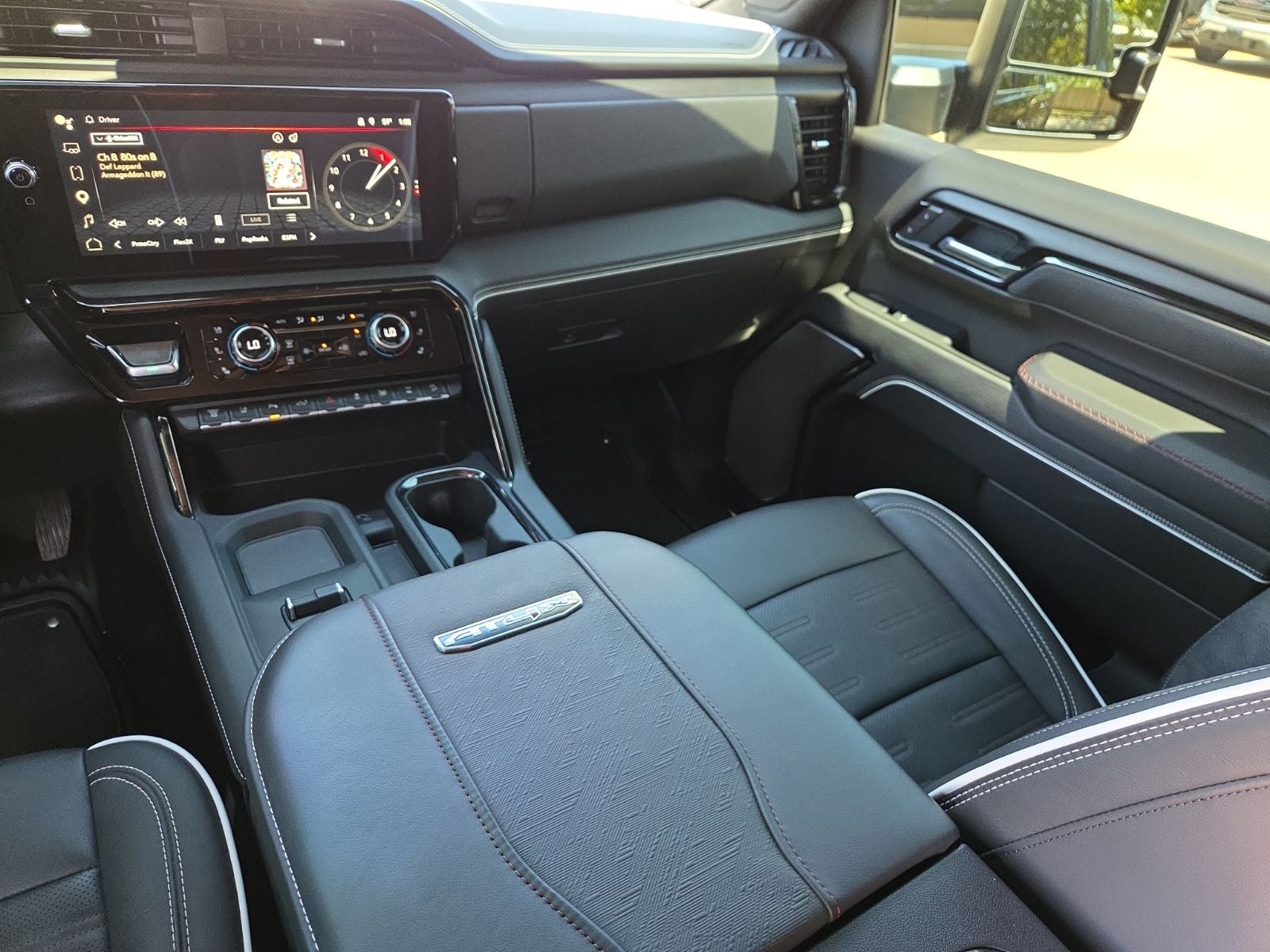 2025 GMC Sierra 2500HD 4WD Crew Cab Standard Bed AT4X