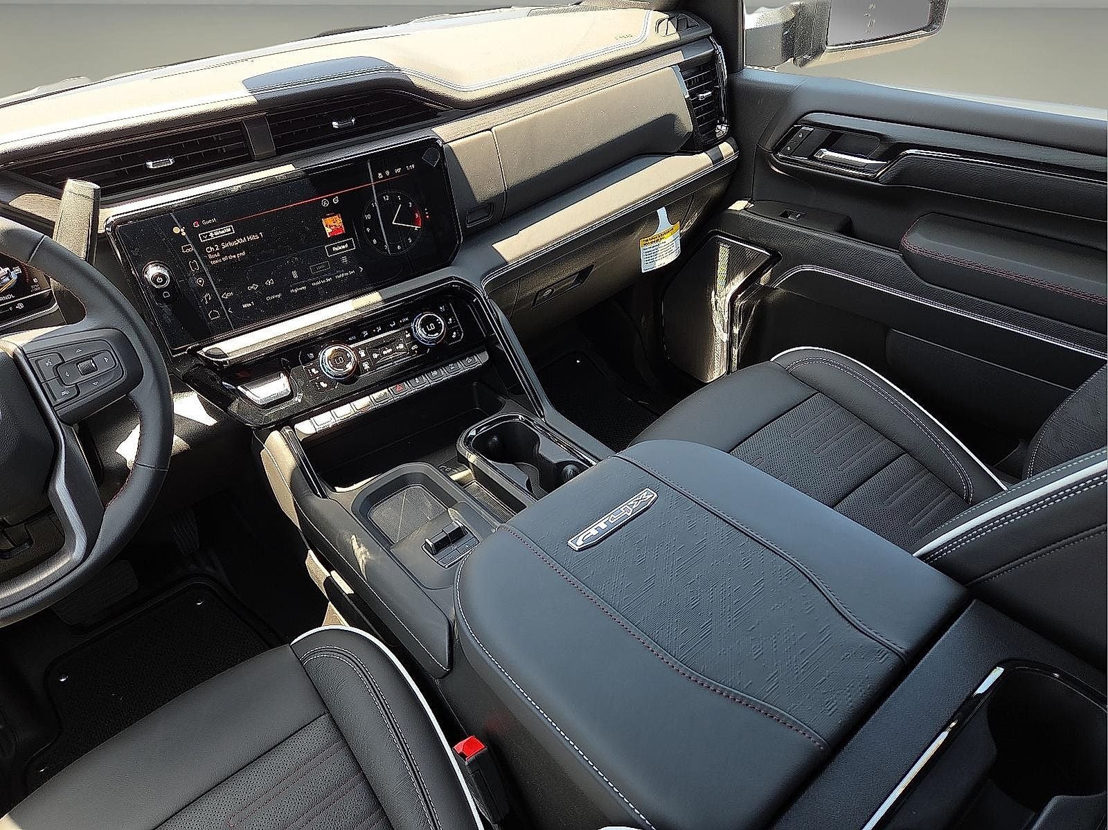 2025 GMC Sierra 2500HD 4WD Crew Cab Standard Bed AT4X