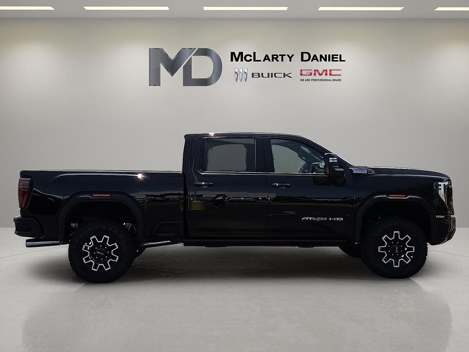 2025 GMC Sierra 2500HD 4WD Crew Cab Standard Bed AT4X