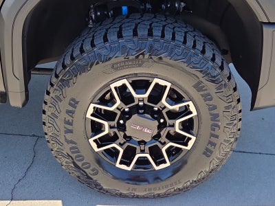 2025 GMC Sierra 2500HD 4WD Crew Cab Standard Bed AT4X