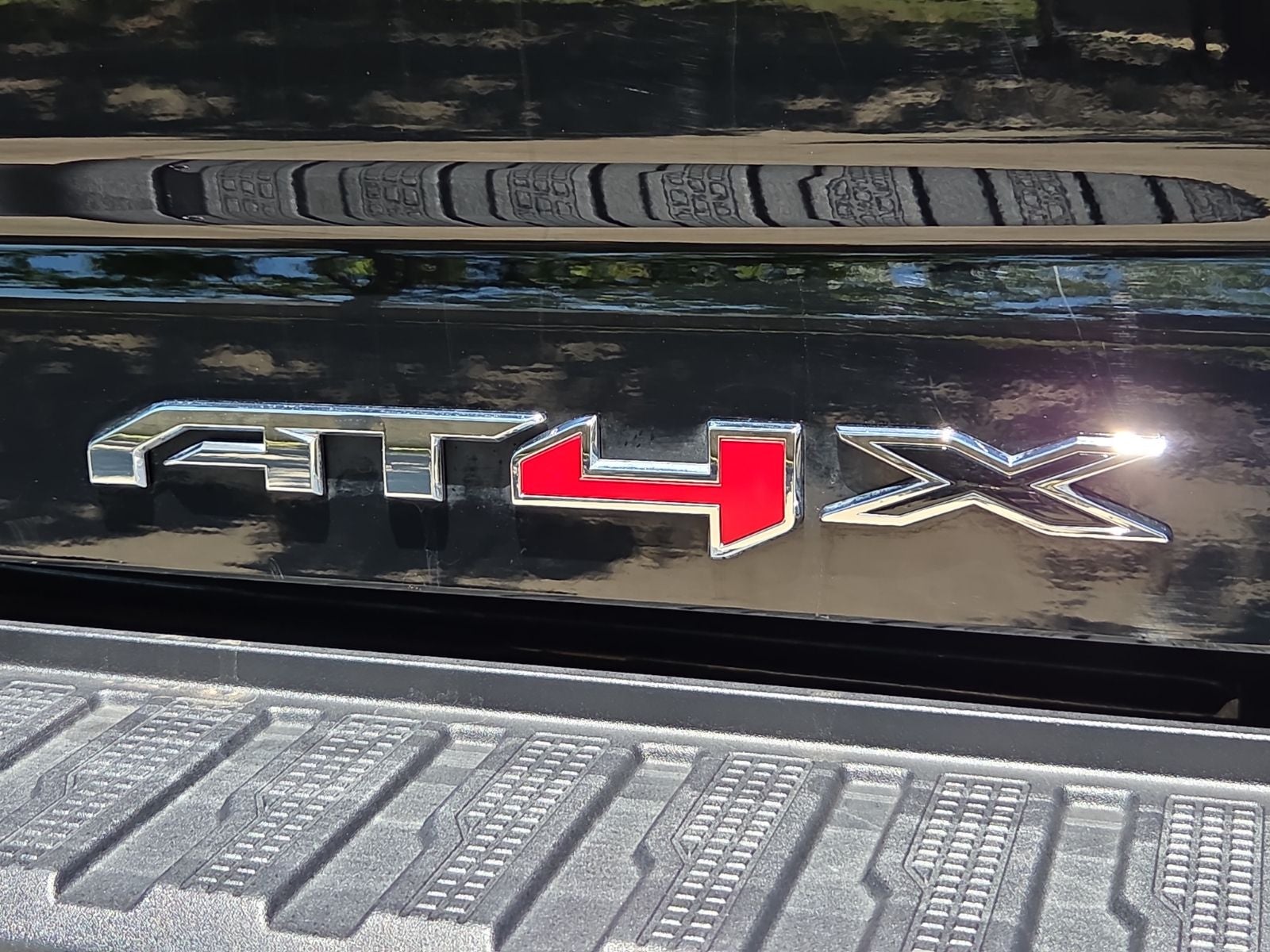 2025 GMC Sierra 2500HD 4WD Crew Cab Standard Bed AT4X