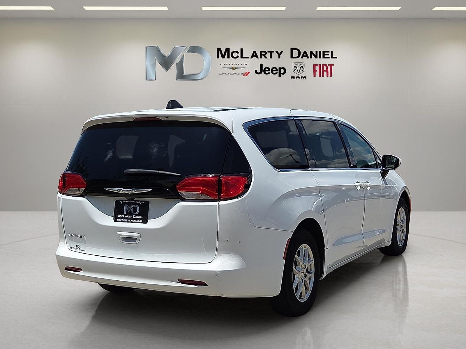 2023 Chrysler Voyager LX