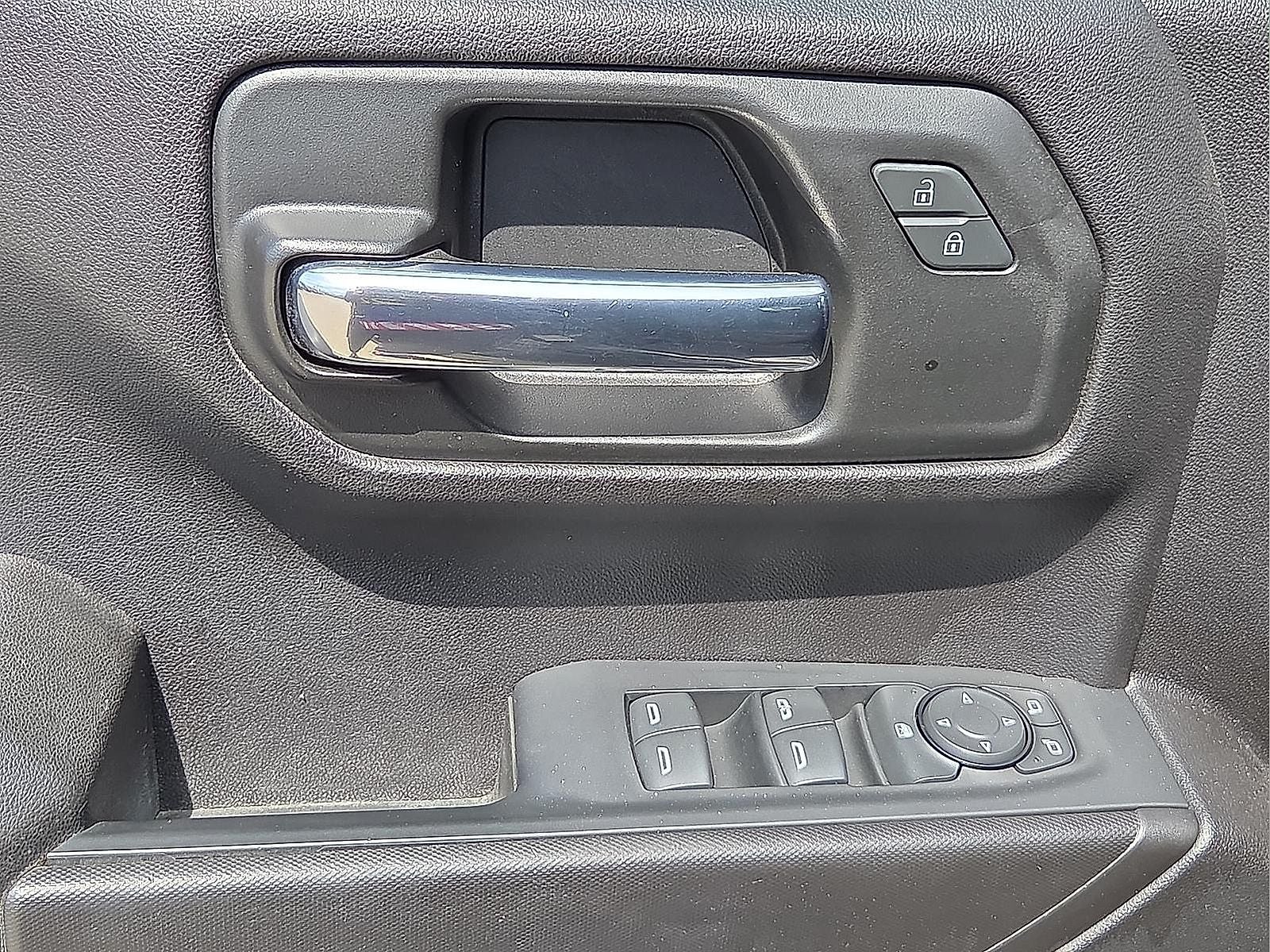 2023 Chevrolet Silverado 1500 4WD Crew Cab Short Bed Custom