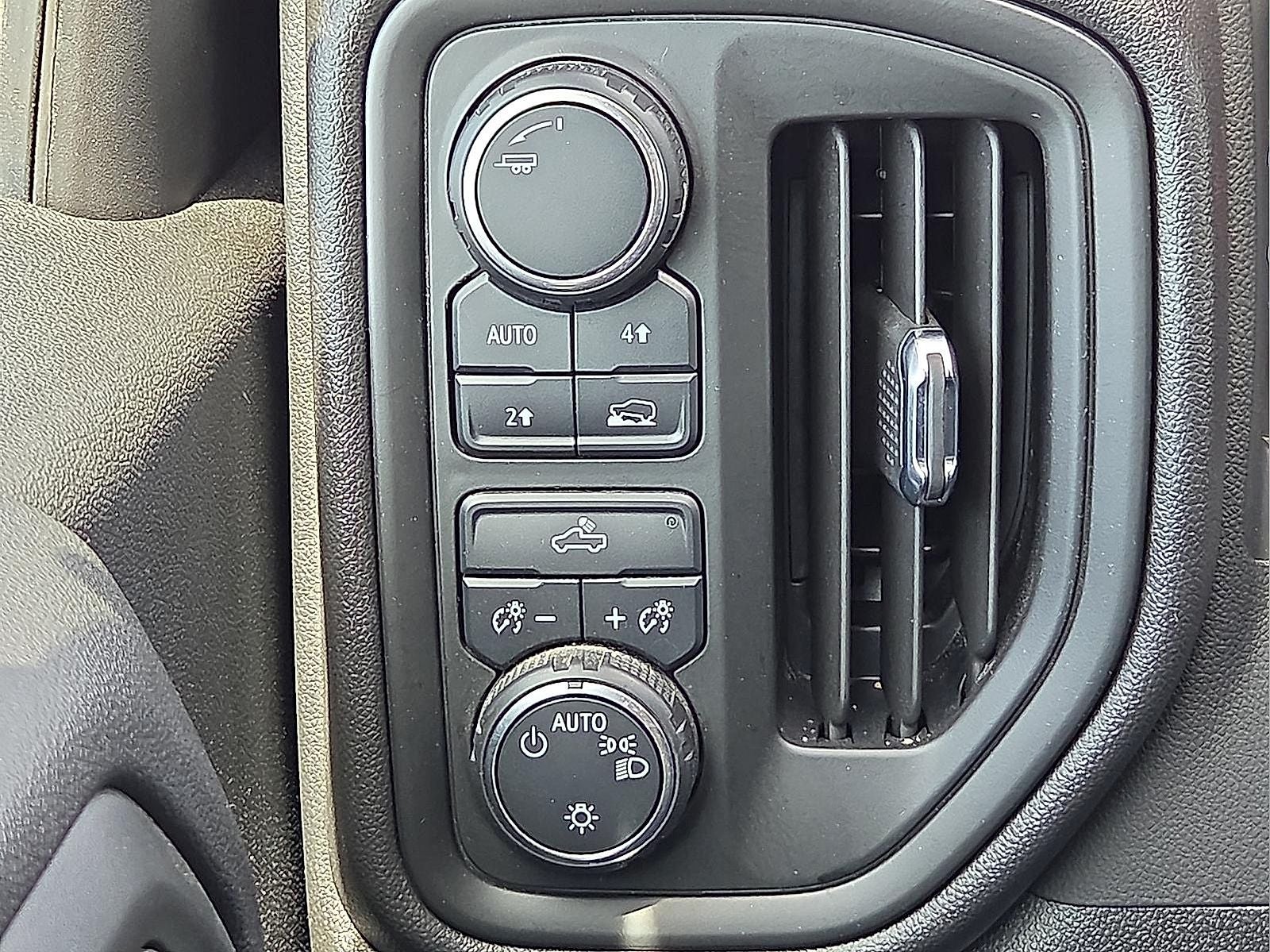 2023 Chevrolet Silverado 1500 4WD Crew Cab Short Bed Custom