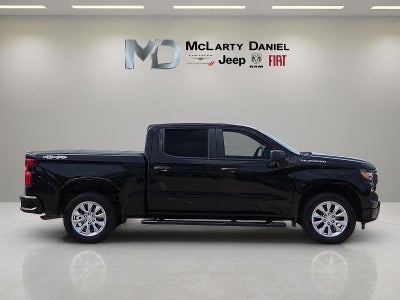 2023 Chevrolet Silverado 1500 4WD Crew Cab Short Bed Custom