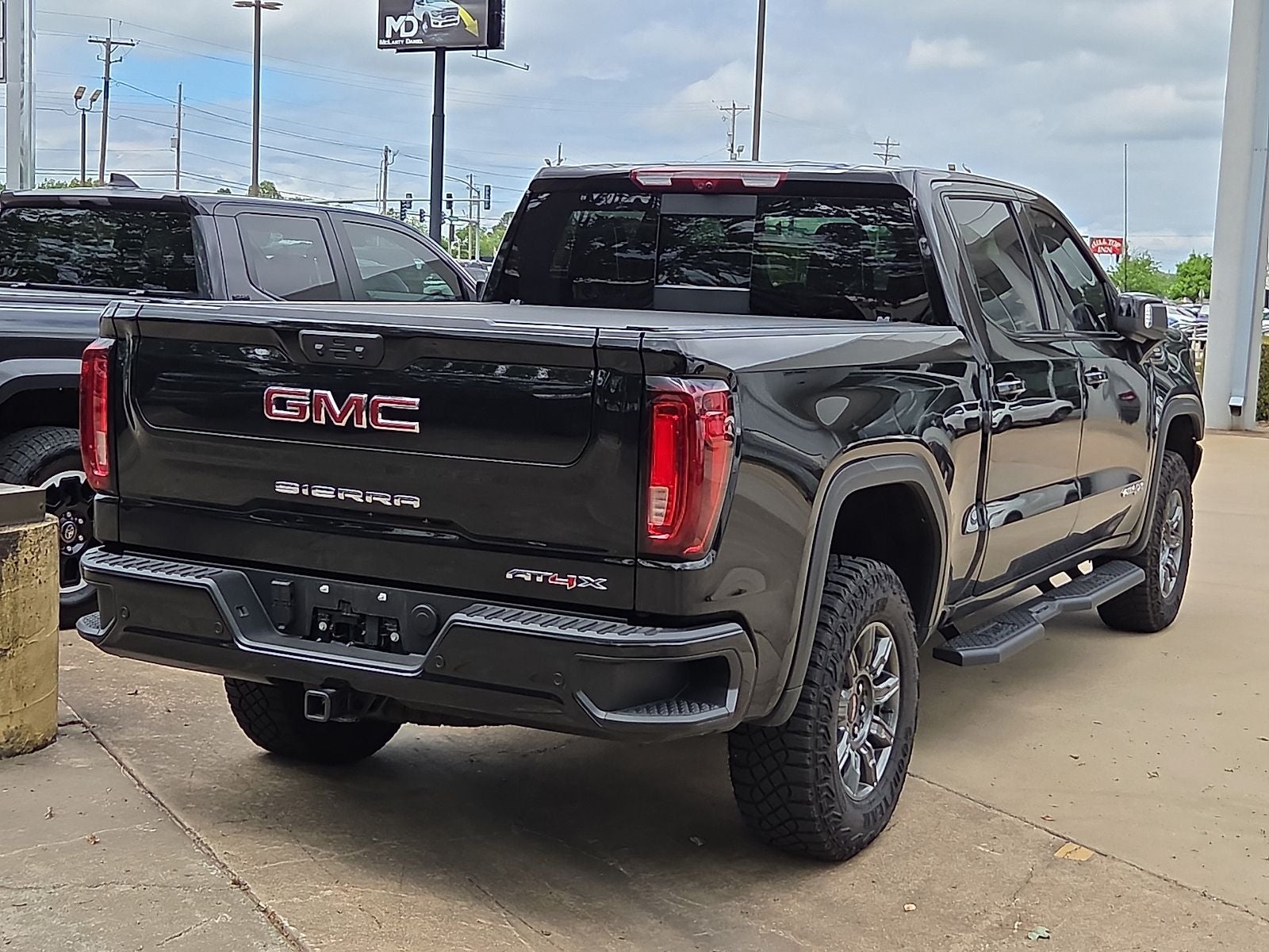 2025 GMC Sierra 1500 AT4X