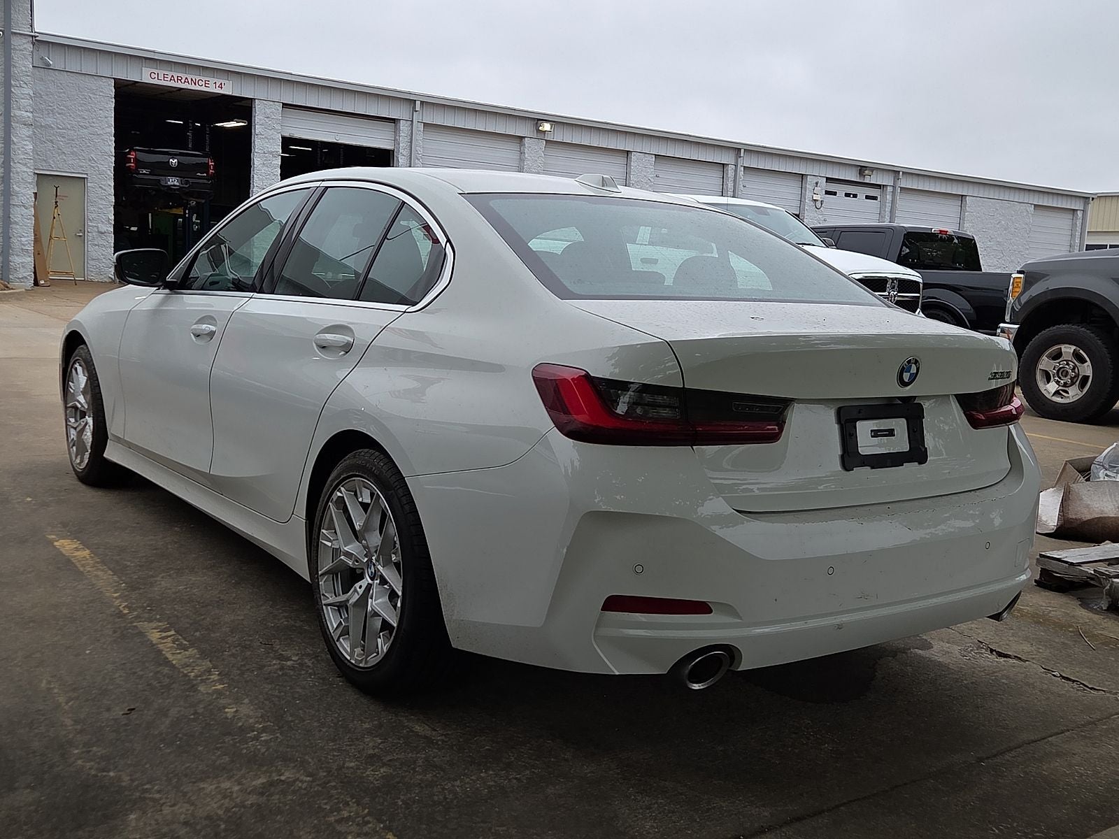 2025 BMW 330i 330i