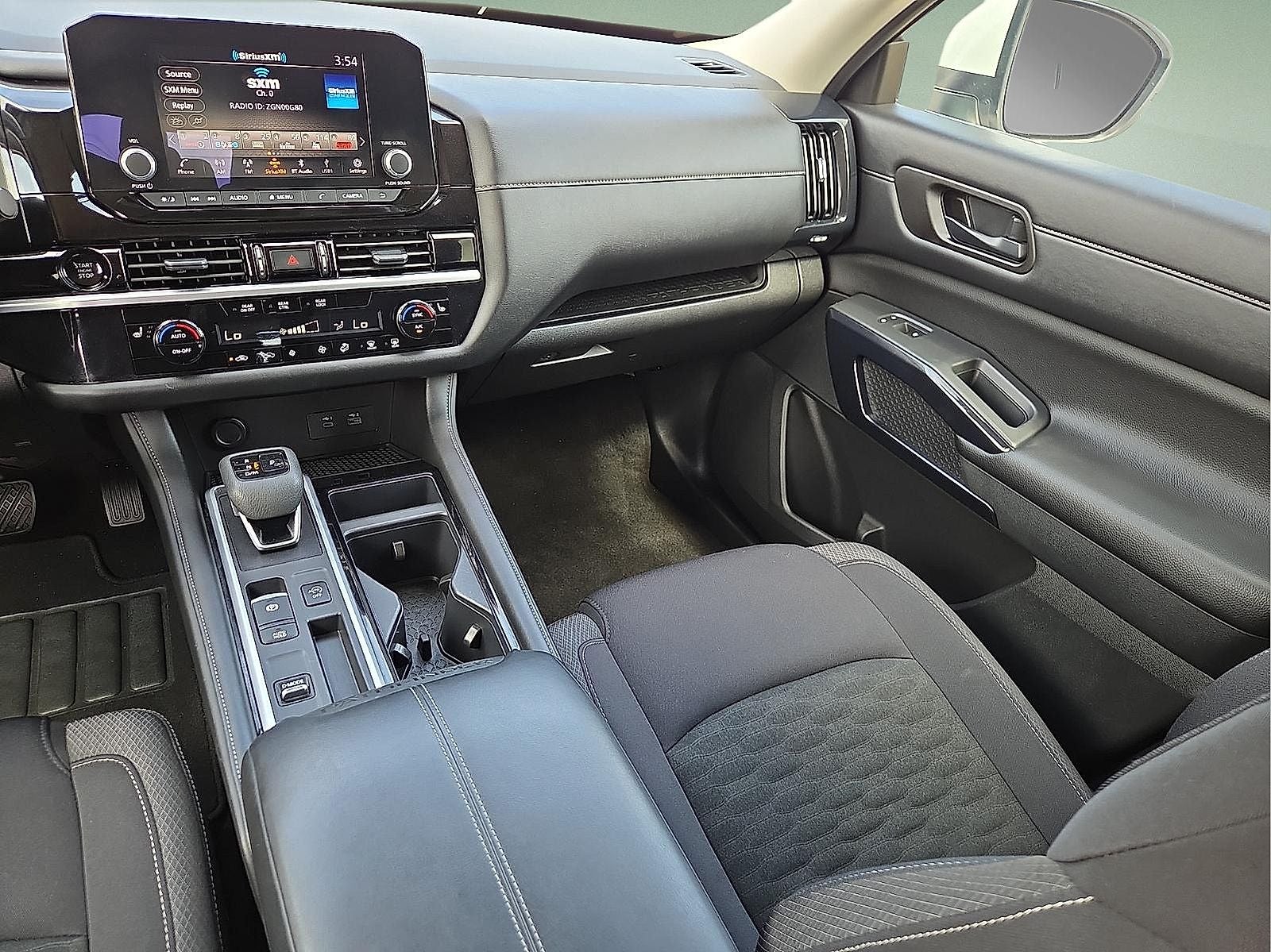 2025 Nissan Pathfinder SV FWD