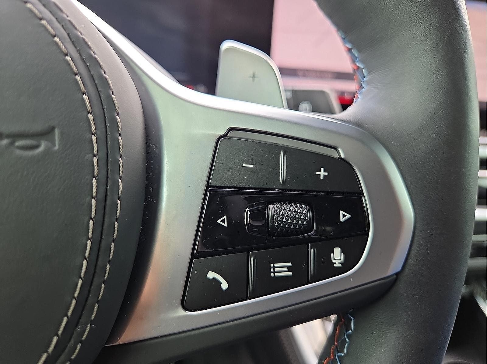 2025 BMW X5 M60i