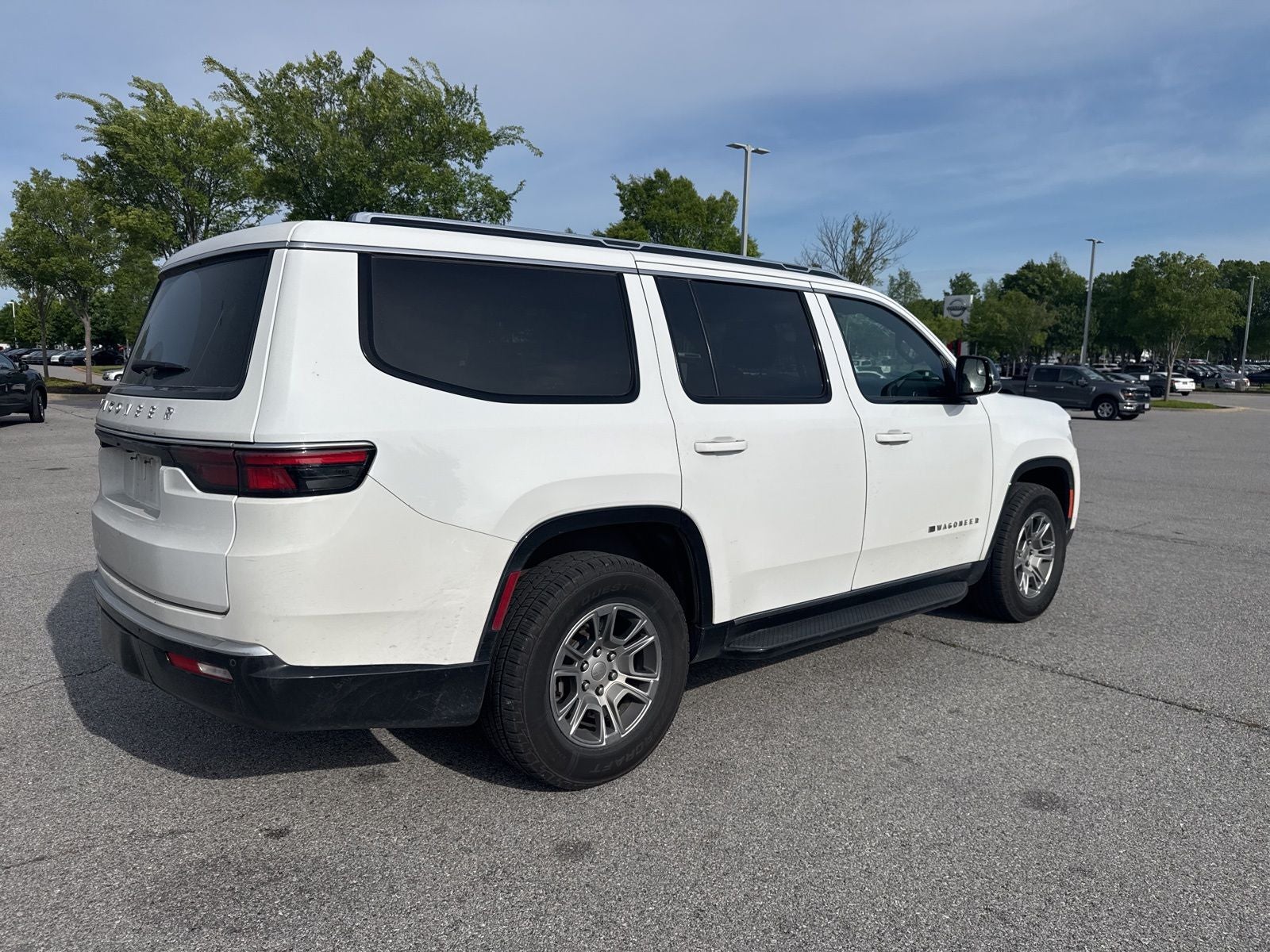 2023 Jeep Wagoneer Base