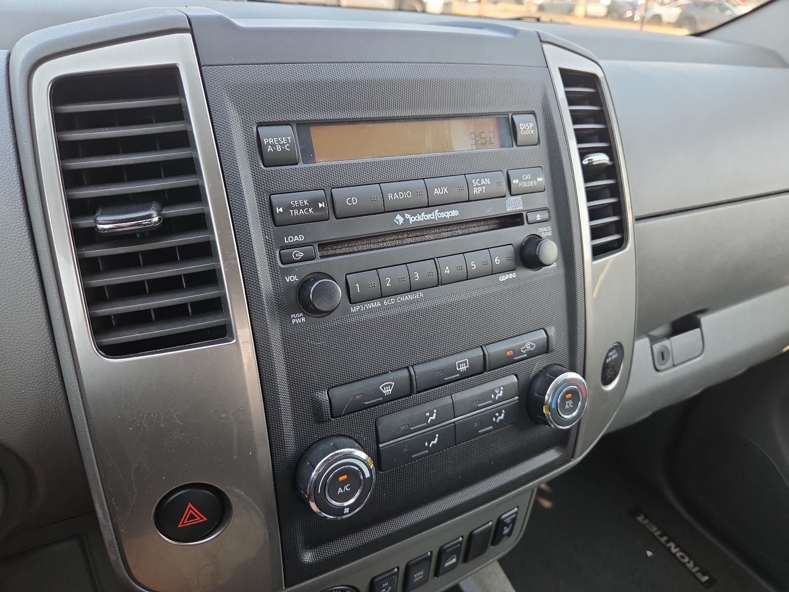 2010 Nissan Frontier LE