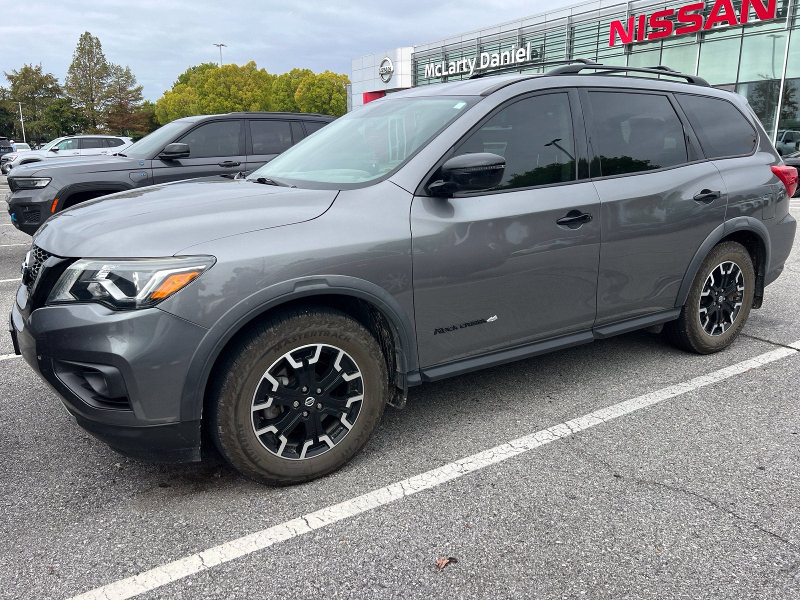 2020 Nissan Pathfinder SV