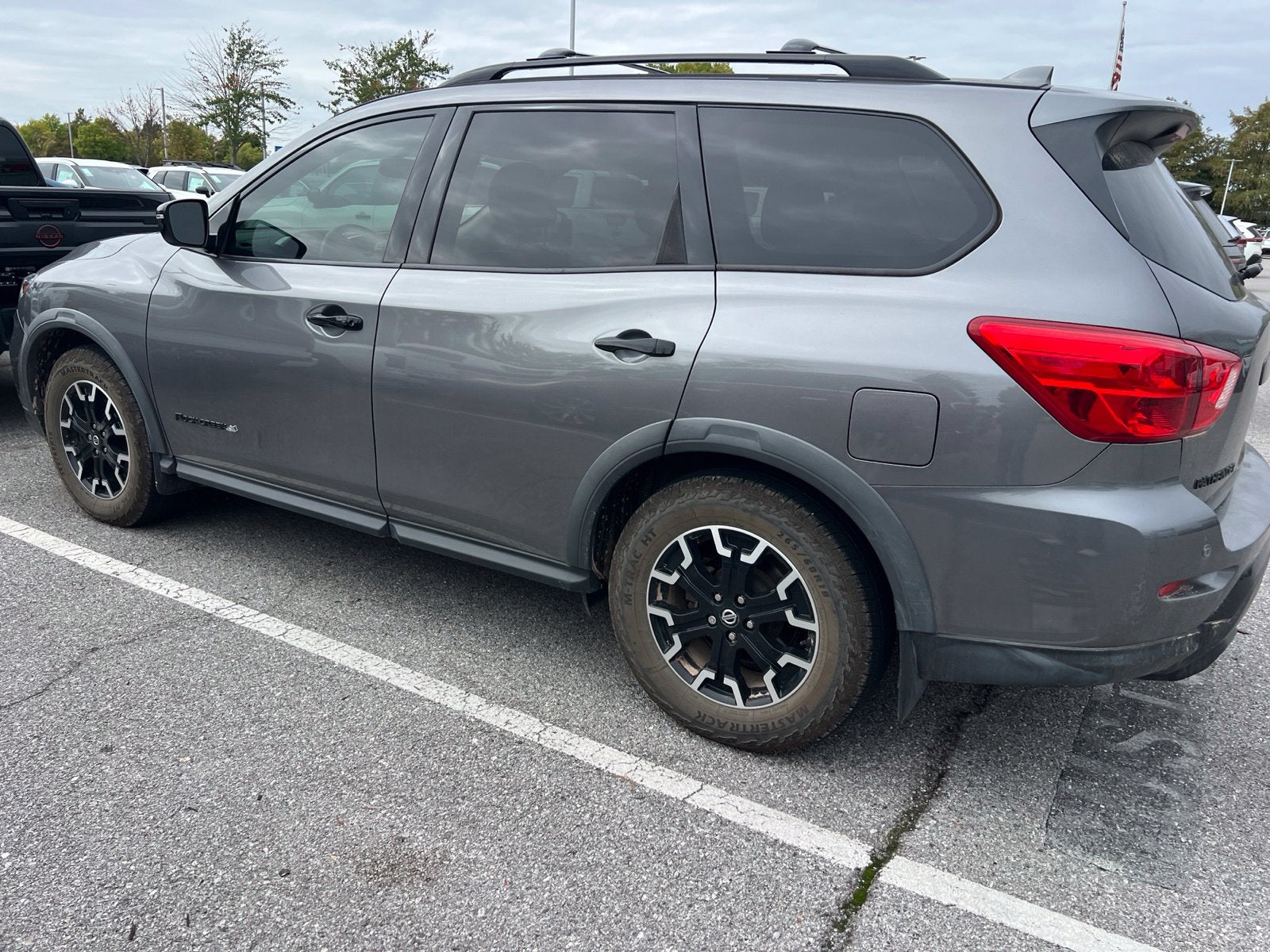 2020 Nissan Pathfinder SV