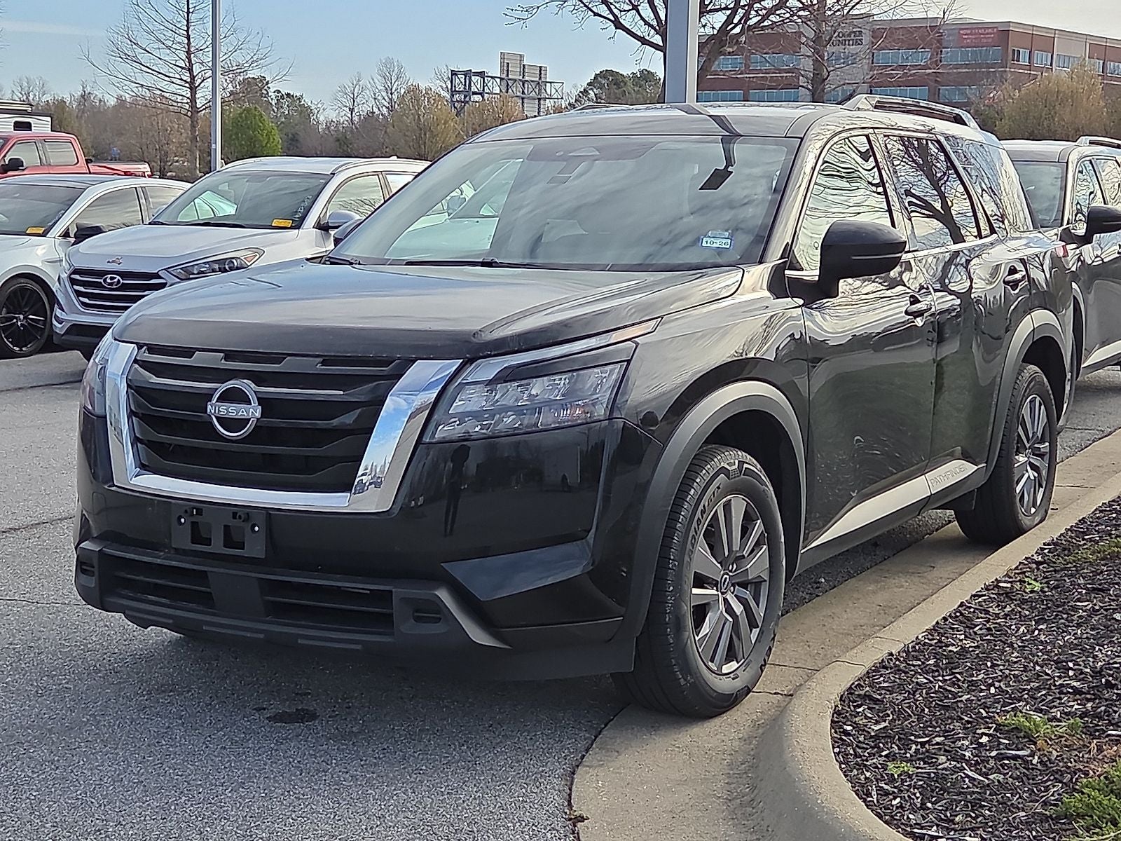 2025 Nissan Pathfinder SV