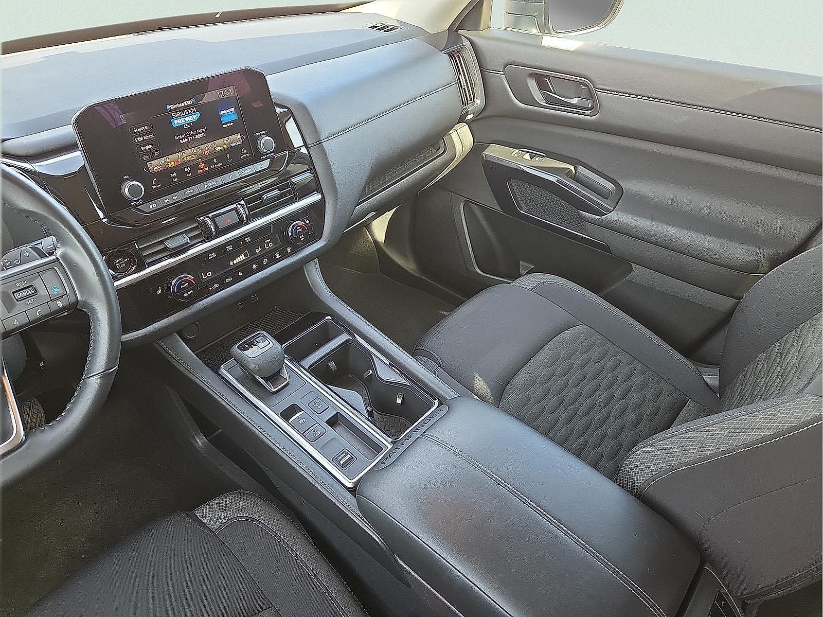 2025 Nissan Pathfinder SV