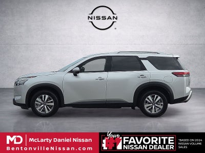 2025 Nissan Pathfinder SL