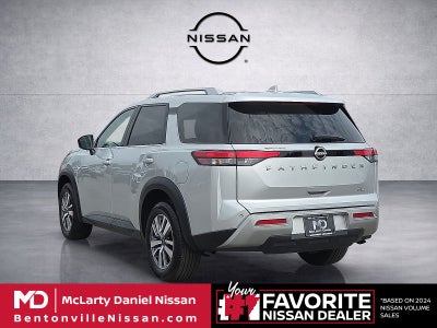 2025 Nissan Pathfinder SL