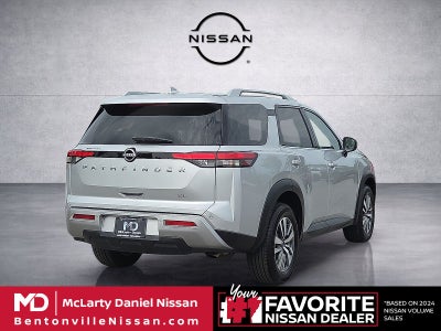 2025 Nissan Pathfinder SL