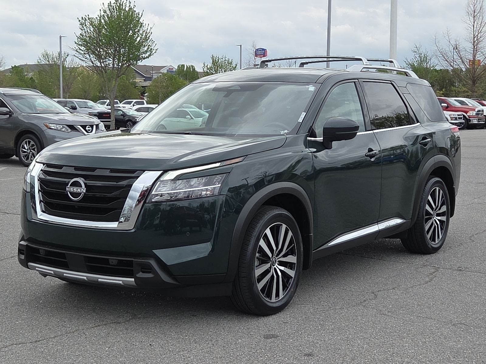 2023 Nissan Pathfinder Platinum