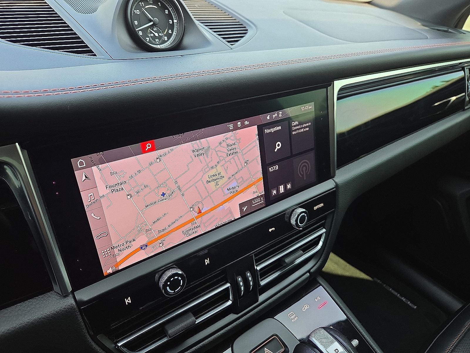 2023 Porsche Macan T